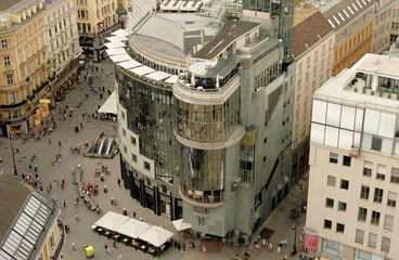 Fotobehang Haas Haus am Stephansplatz von oben, Wien mit Touristen © ViennaFrame