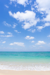 Fototapeta na wymiar 沖縄のビーチ・恩納村のビーチ