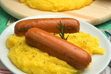 Polenta e Wurstel