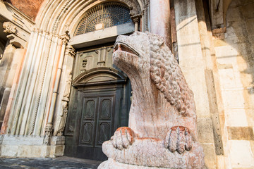 Duomo of Cremona - entrance sculpture
