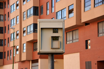 Obraz premium radar de control de velocidad en la calle
