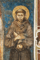 Franziskusdarstellung von Cimabue im Sacro Convento in Assisi, Umbrien, Italien - obrazy, fototapety, plakaty