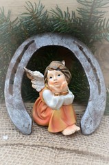 Weihnachtsengel mit Hufeisen