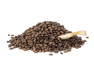 Obraz premium Pile of coffee beans with a wooden spoon on white background