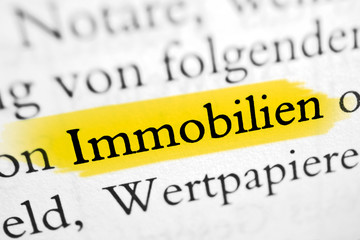 Immobilien - gelb markierter Text