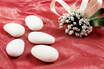 Obraz na płótnie Canvas white sugared almonds