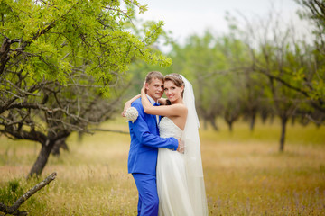 wedding happy bride groom kiss bridal day