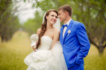 wedding bride groom kiss marriage