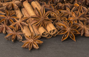 Anisstern und Zimtstange