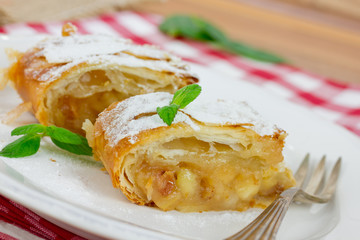 Apfelstrudel