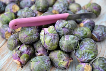 Foto auf Leinwand Rubine ,rode en paarse spruitkool, nieuwe groente © trinetuzun