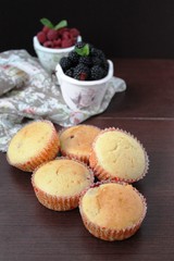 muffins with blackberry