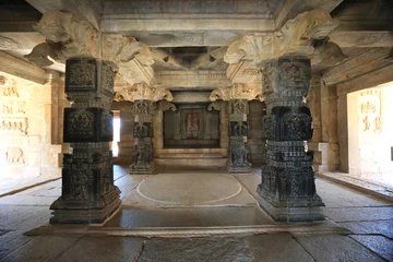 Deurstickers Tempel Columns inside the very old hindu temple