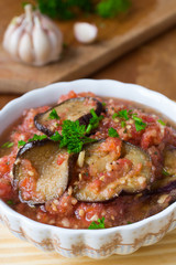 Roasted eggplant pieces with spicy raw tomato dip