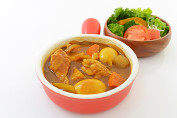 美味しそうなカレーとサラダ