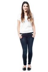 Obraz premium Full length portrait of young woman