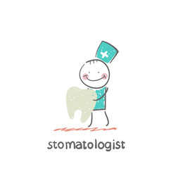 stomatologist holding a tooth