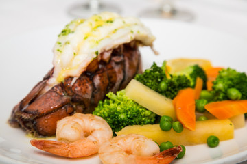 Boiled Shrimp with Lobster and Vegetables
