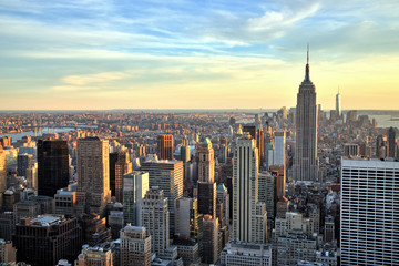 Fototapeta premium New York City Midtown z Empire State Building o zachodzie słońca