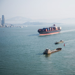 Large container ship © xy
