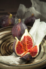 fresh figs on a ceramic plate with white paper