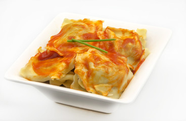 Raviolis con salsa de tomate