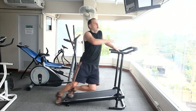 man has health problems when exercising