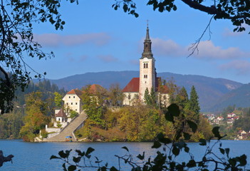 Fototapeta na wymiar Marienkirche am Bleder See / Slowenien