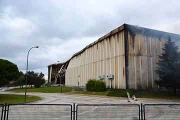 Fototapeta na wymiar incendio de una fabrica en burgos