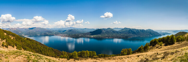Obraz na płótnie Canvas Panorama des Lago Maggiore in Italien