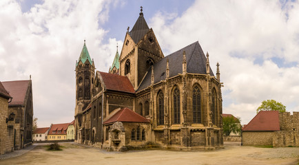 Fototapeta na wymiar Freyburger Stadtkirche Sankt Marien
