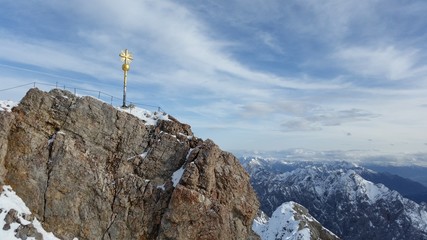 Fototapeta premium Gipfelkreuz auf der Zugspitze