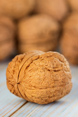 Half walnut kernel and whole walnuts 