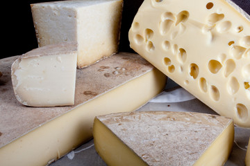 Plateau de différents fromages a pâte dur