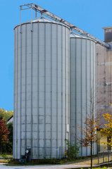 Zwei silberne Silos © JFsPic