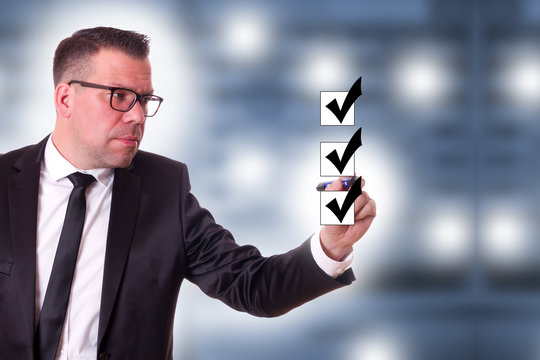 Business Mann - H&auml;kchen am Feld gesetzt, Textfreiraum