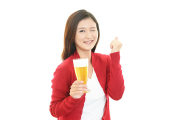 ビールを飲む女性