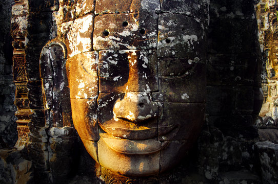 giant head of Buddha