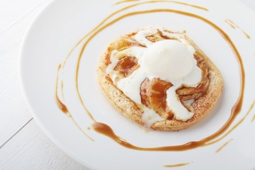 tarte tatin apple pie with ice cream
