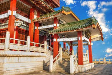 Fototapeta premium Blue sky and white clouds, ancient Chinese architecture