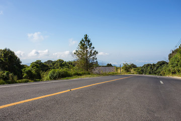 Fototapeta premium asphalt roadway with cloud blue sky background