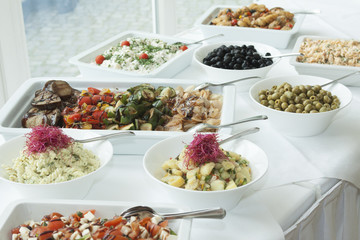 Buffet mit Salaten