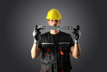 worker with yellow helmet