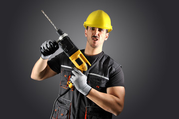 worker with yellow helmet