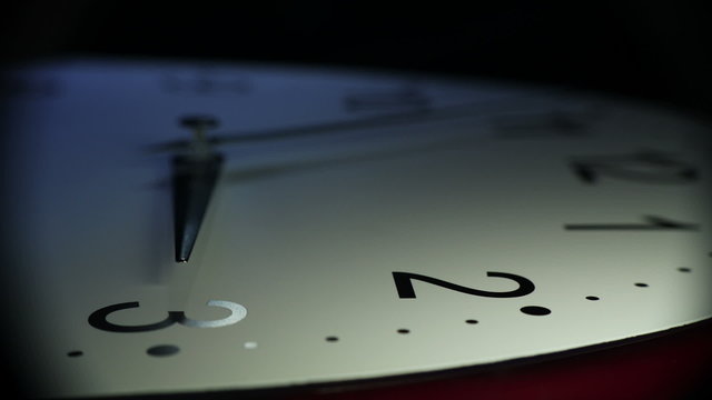 Round white clock time-lapse