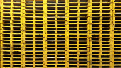 pallet yellow
