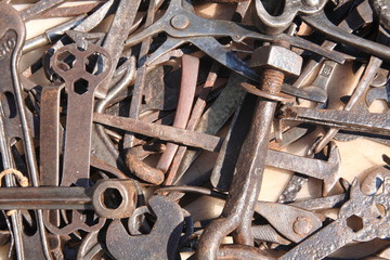 chiavi attrezzi in ferro per vecchi mestieri
