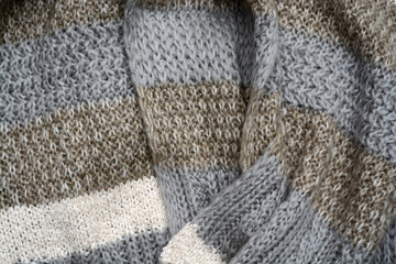 Warme wollen sjaal met verschillende patronen en kleuren