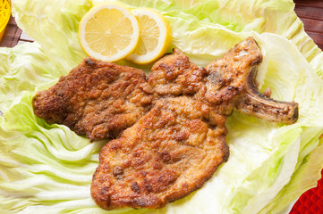 Cotoletta alla milanese o orecchia d’elefante fritta