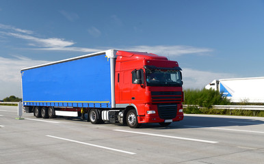 Fototapeta na wymiar LKW auf Autobahn // Truck on highway